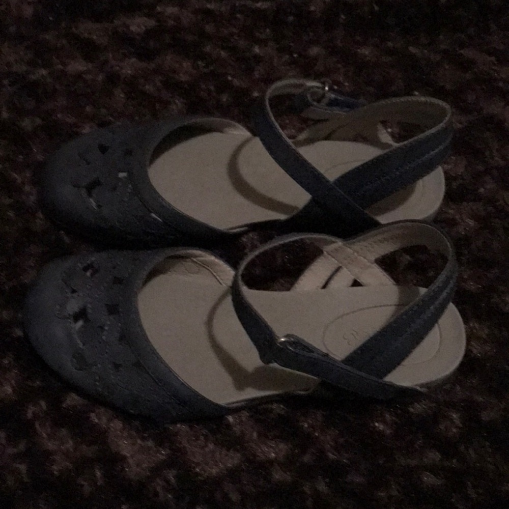 Baretraps navy blue flat flower detail 8w
